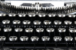 detaljert bilde av en gammel skrivemaskin